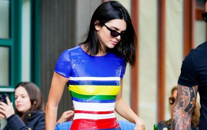 Khó tin nhưng là thật, Kendal Jenner đi mua cà phê cũng phải lựa chọn đồ trước đó cả tháng trời