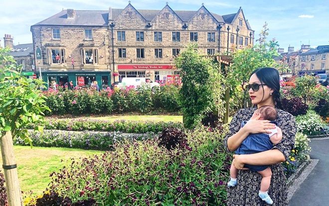 Lan Phương đưa cô công chúa nhỏ về thăm gia đình nội ở trời Anh