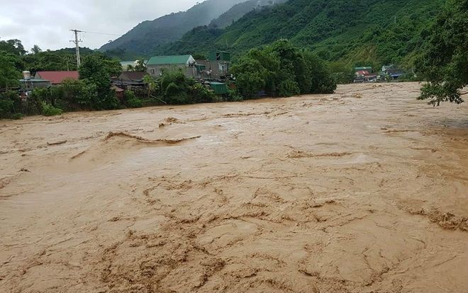 Nghệ An: 4 người bị nước lũ cuốn trôi tử vong