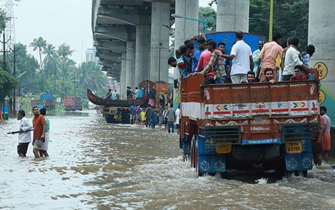Những hình ảnh kinh hoàng về trận mưa lũ lịch sử khiến 164 người chết ở Ấn Độ