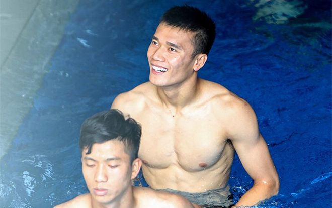 Hoá ra đây là lý do các cầu thủ Olympic Việt Nam phải tắm nước đá lạnh trước khi đối đầu Olympic Nhật Bản