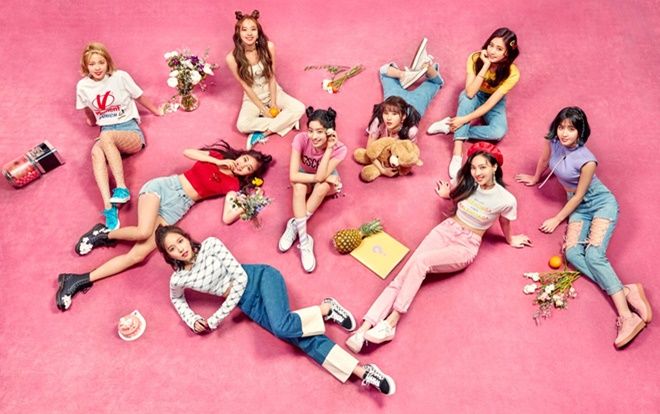 Không đùa đâu: Chỉ cần nhìn thấy TWICE, tất cả khán giả nam đều sẽ có biểu hiện này