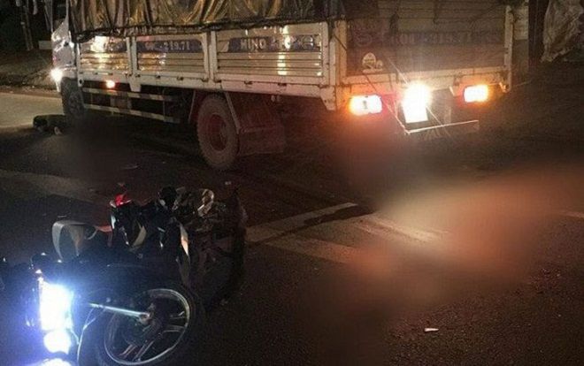 Cả 3 người trong gia đình tử vong thương tâm dưới bánh xe tải khi đưa con nhỏ đi khám bệnh