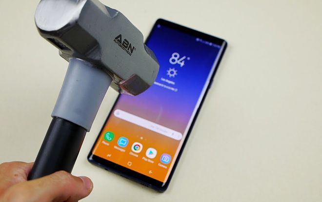 'Tra tấn' Samsung Galaxy Note9 bằng dao và búa cùng cái kết không quá bất ngờ