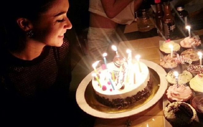 Cô nàng ghen vì chồng chưa cưới năm nào cũng tổ chức sinh nhật vợ cũ đã mất, chị em khuyên: Đừng buông tay người đàn ông ấy