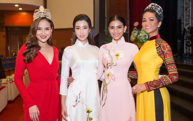 2 hoa hậu hot nhất Việt Nam lúc này, H'Hen Niê - Đỗ Mỹ Linh lần đầu tiên đọ sắc trong tà áo dài