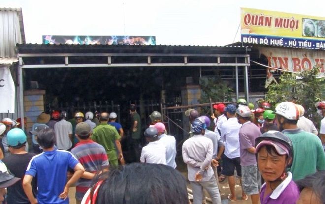 Chập mạch điện, quán karaoke bốc cháy khiến 2 người thương vong