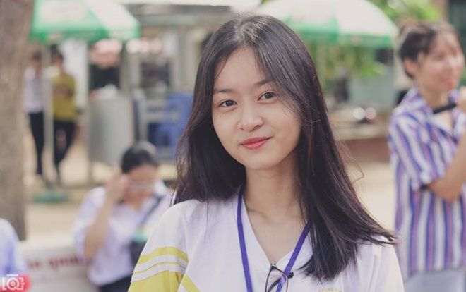 Ngày nhập học mới thấy các nữ sinh lớp 10 bây giờ cũng sở hữu nhan sắc không phải dạng vừa đâu!