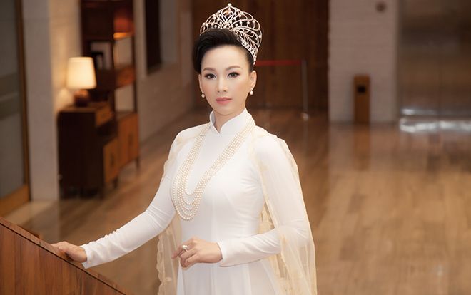 Cựu người mẫu rời Vbiz 20 năm xuất hiện như 'nữ thần' hút vạn ánh nhìn ở sự kiện