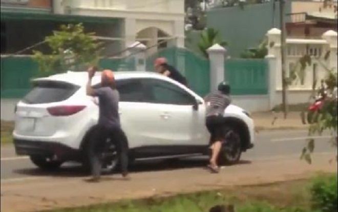 Vụ người đàn ông bị chồng nhân tình tông chết: Nạn nhân từng bị đập phá ô tô, đánh ghen 1 năm trước