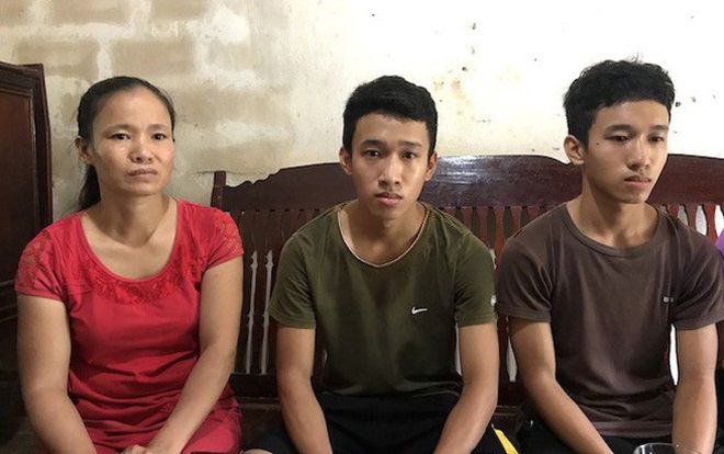 Mẹ của 2 anh em sinh đôi cùng đậu đại học: '2 con ra đó sẽ làm thêm kiếm tiền ăn học'