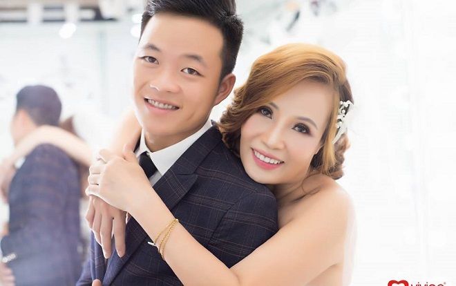 Trước thềm lễ cưới, cô dâu 61 tuổi ôm chặt chú rể 26 tuyên bố: 'Tôi chuẩn bị là cô dâu trẻ và xinh đẹp nhất thế giới'