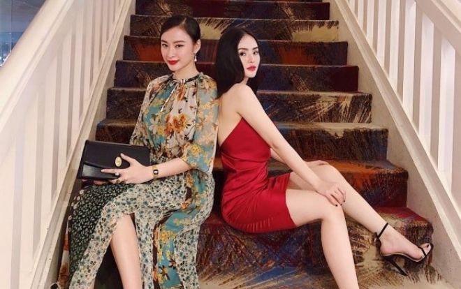 Chị em Angela Phương Trinh gợi cảm vô đối khi tạo dáng sang chảnh ở bậc cầu thang