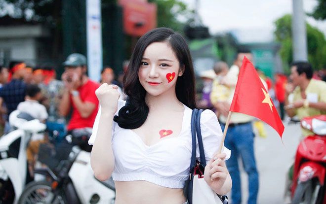 Báo Hàn 'phát cuồng' trước vẻ đẹp nóng bỏng của ‘hot girl ngủ gật’ sau kỳ tích U23 Việt Nam