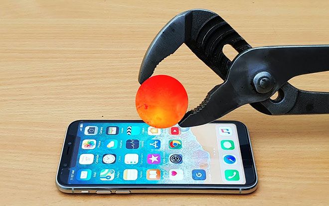 'Tra tấn' iPhone X bằng trái bóng kim loại nóng 1.000 độ và cái kết rùng mình