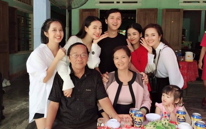 Chia sẻ sau lễ đính hôn, thế nhưng Nhã Phương không hề nhắc tới Trường Giang