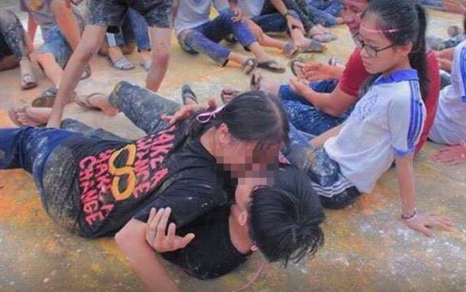 Bộ GD&ĐT yêu cầu xử lý nghiêm vụ học sinh Cần Thơ chơi trò nhạy cảm