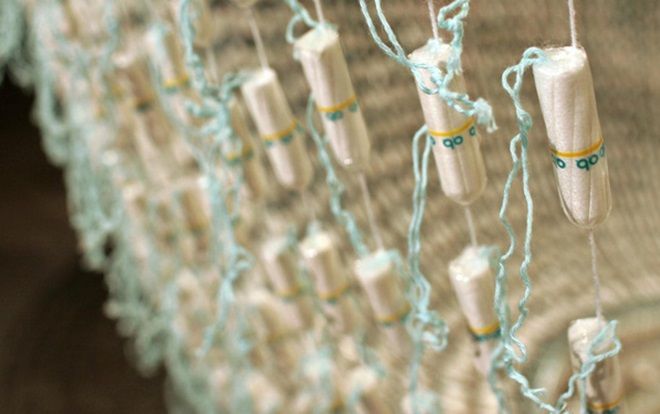 Quốc gia đầu tiên trên thế giới miễn phí băng vệ sinh cho nữ học sinh