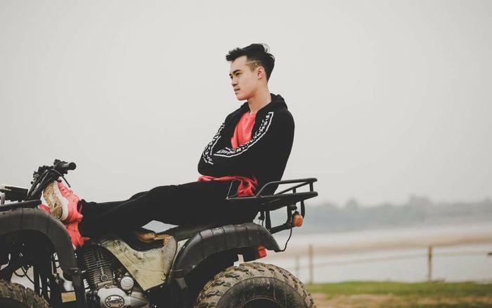 Cả nước ra đây mà xem, cầu thủ cuồng màu đỏ đích thị là Văn Toàn U23 Việt Nam nhà ta!