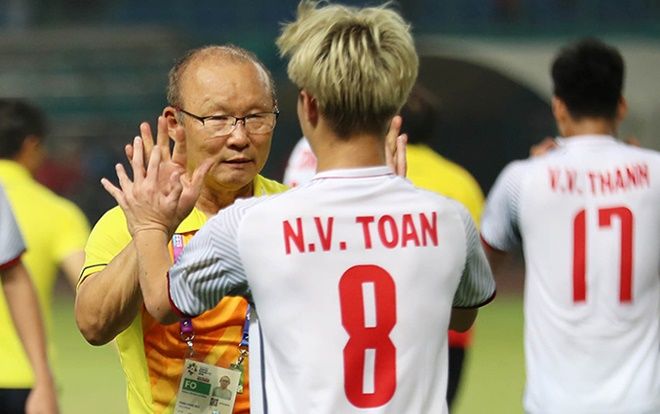 U23 Việt Nam vào bán kết ASIAD 18: Ngã mũ và cám ơn thầy Park!