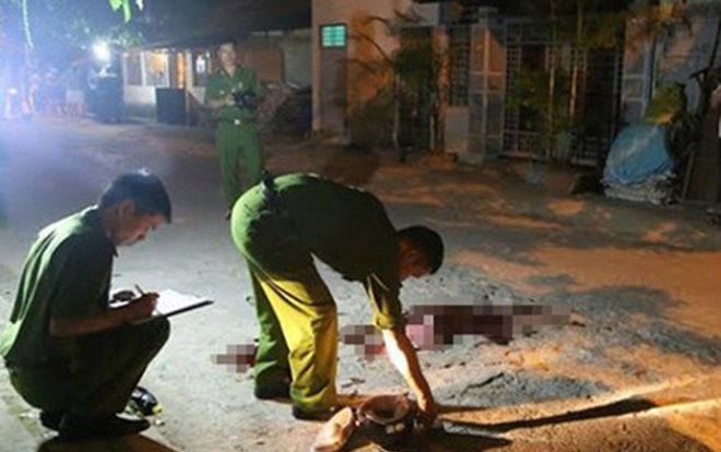 Thấy con trai bị đuổi đánh, bố xách dao nhọn đâm chết một thanh niên