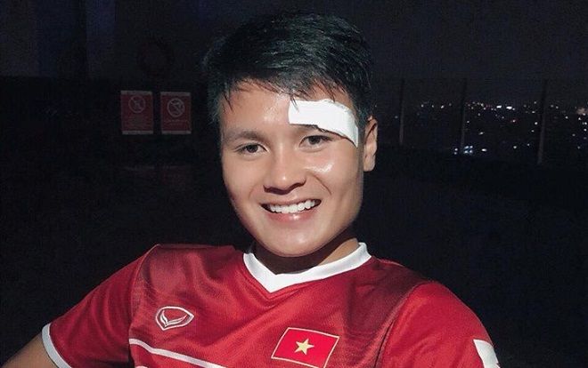 Quang Hải và người yêu đăng hình ảnh đầu tiên sau khi 'đổ máu' trong trận thắng Olympic Syria: 'Vẫn khỏe và đẹp trai nhé!'