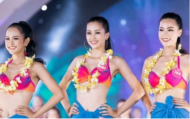 Nhiều thí sinh Hoa hậu Việt Nam lộ đùi mỡ, chân thô khác xa ảnh photoshop nuột nà