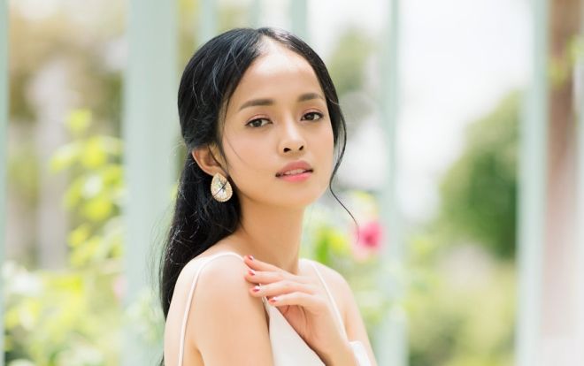 Nàng bé nhỏ muốn trông đầy đặn hơn, đừng bỏ qua tip diện đồ trắng của Thanh Trúc 9X