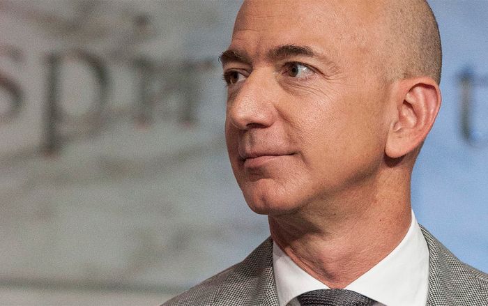 Tỷ phú giàu nhất thế giới Jeff Bezos đang tiêu số gia sản khổng lồ của mình thế nào?