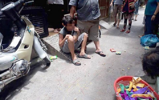 Lời khai thiếu niên 13 tuổi đâm con chủ nhà khi giật đồ cúng cô hồn