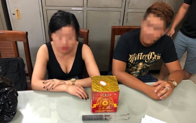 Thiếu nữ cùng bạn trai mang theo hộp chứa 36 quả pháo nổ đi 'bão đêm' sau trận thắng của Olympic Việt Nam