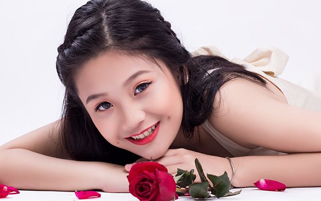 10 gương mặt 'trai tài gái sắc' tranh tài Đại sứ THPT chuyên Amsterdam 2018