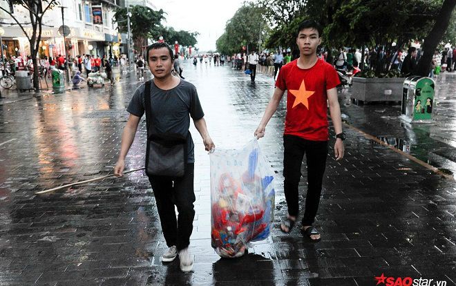 Tạm quên cái kết đầy tiếc nuối, cổ động viên Việt Nam vẫn để lại hình ảnh đẹp sau trận bán kết ASIAD