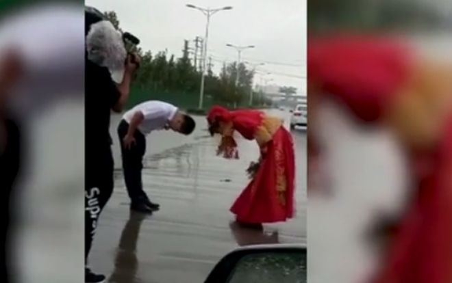 Cưới ngày mưa bão: Di chuyển bằng thuyền bơm hơi, bái đường thành thân ngay giữa đường