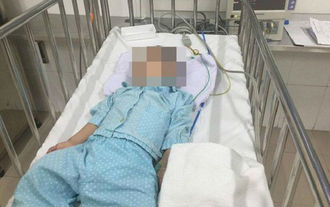 Làm hỏng điện thoại, cháu bé 5 tuổi bị bạn trai của chị họ đánh đến chấn thương sọ não