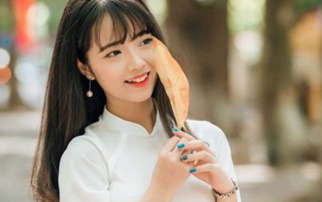 Gặp nữ streamer xinh đẹp tựa 'nàng thơ' gây sốt với tấm hình áo dài trắng tinh khôi