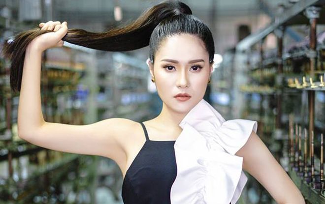 Khó lòng rời mắt trước thời trang 'đắt xắt ra miếng' của nữ giám khảo Di Băng tại Siêu mẫu Việt Nam