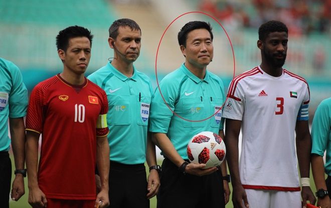 Còi vàng Dương Mạnh Hùng: 'Trọng tài Hàn Quốc sai sót, gây ức chế cho U23 Việt Nam'