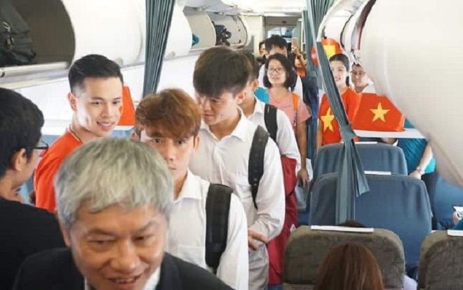 Tiếp viên hàng không tiết lộ về Olympic Việt Nam trên chuyến bay đặc biệt về nước