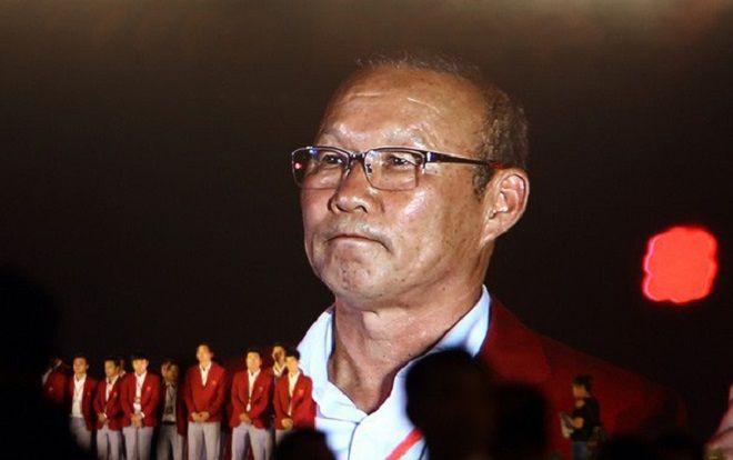 Thầy Park Hang Seo khiến NHM nghẹn ngào khi nói cảm ơn bằng tiếng Việt quyết vô địch AFF Cup 2018