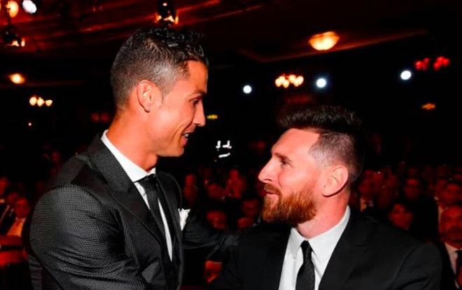 Sau 12 năm, Messi ngậm ngùi cúi đầu trước Ronaldo