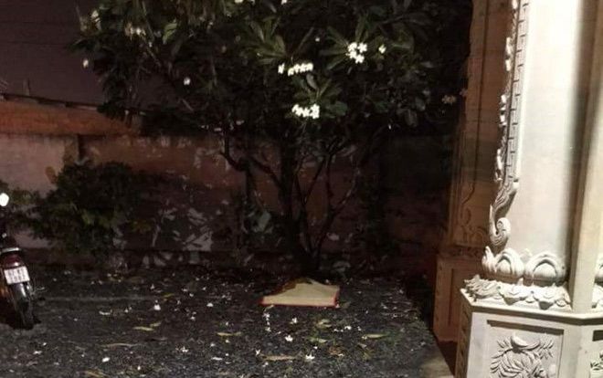 Biết cô gái tử vong mà người yêu không có tiền, tài xế taxi dừng xe bỏ thi thể giữa đường ngay trong đêm