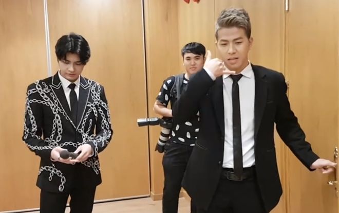 Clip: 30 giây trước khi bước lên sân khấu, Noo Phước Thịnh như thế nào?