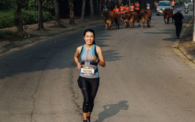 Cô gái chạy suốt một ngày đêm hoàn tất 45 vòng quanh hồ Gươm