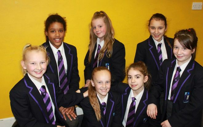 1 trường học ở Anh đuổi gần 100 học sinh ra khỏi lớp chì vì lý do không đáng có này