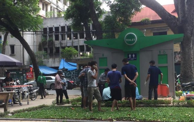 Phát hiện nam thanh niên tử vong trong nhà vệ sinh cạnh công viên Paster