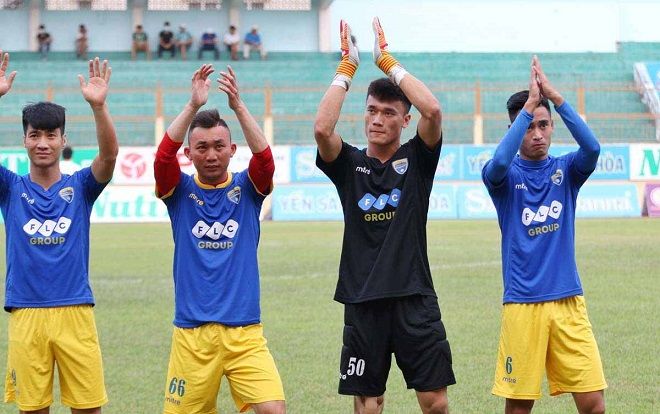 Thủ môn Bùi Tiến Dũng tiếp tục mài đũng quần trên ghế dự bị?