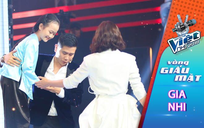 Chỉ cần 'vài nét' thị phạm trên sân khấu, HLV Hồ Hoài Anh thuyết phục hoàn toàn 'cô bé gốc Hoa' Giang Gia Nhi