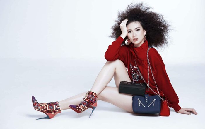 Ở Siêu mẫu Việt Nam, ngoài 2 HLV vẫn còn 1 hoa hậu ít ai biết nhưng đã sẵn sàng bùng nổ