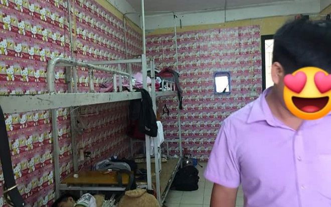 Phòng kí túc xá ấn tượng 'nhất Vịnh Bắc Bộ': Các chàng trai chạy khắp Hà Nội tìm mùa Hello Kitty về dán kín tường